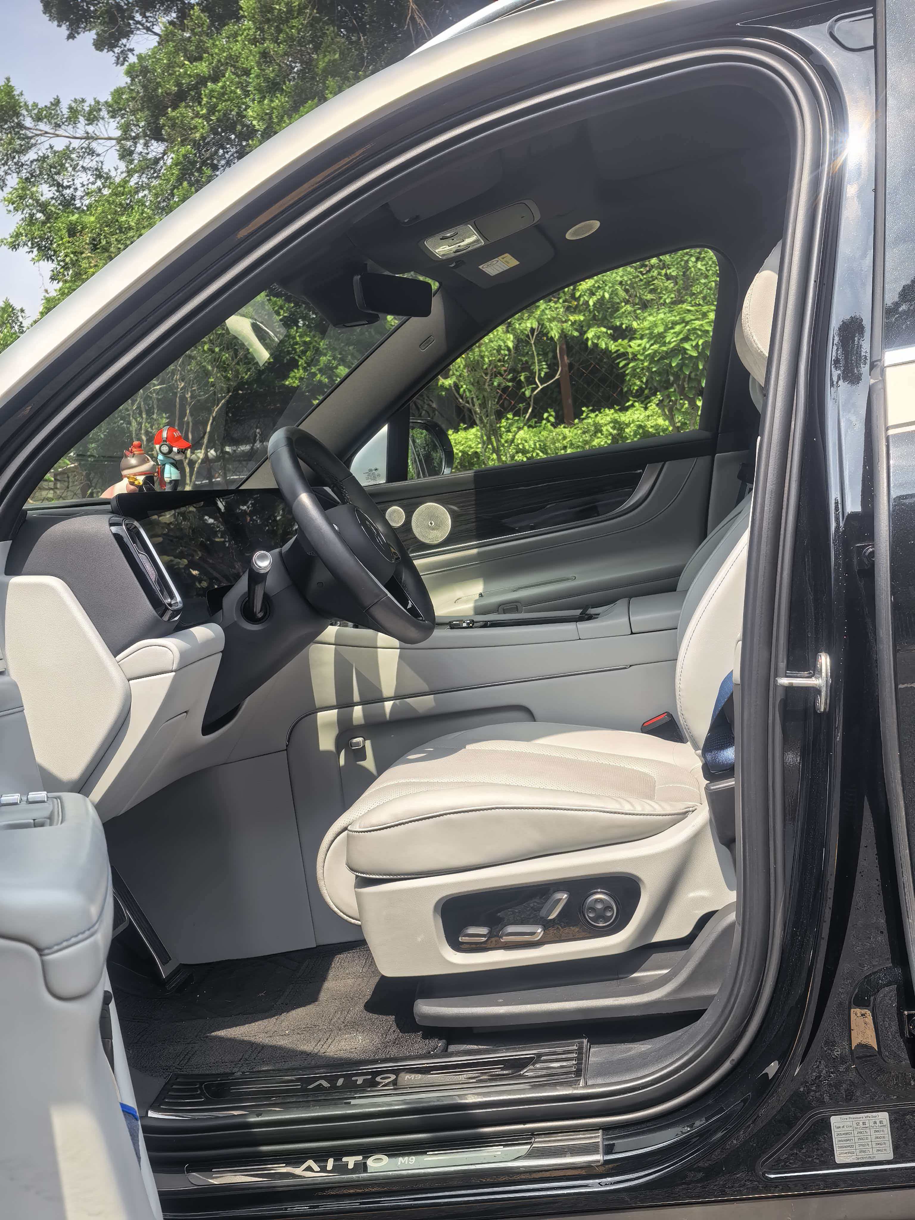 AITO 问界 问界M9 2025款 增程 Ultra版 52kWh 6座版