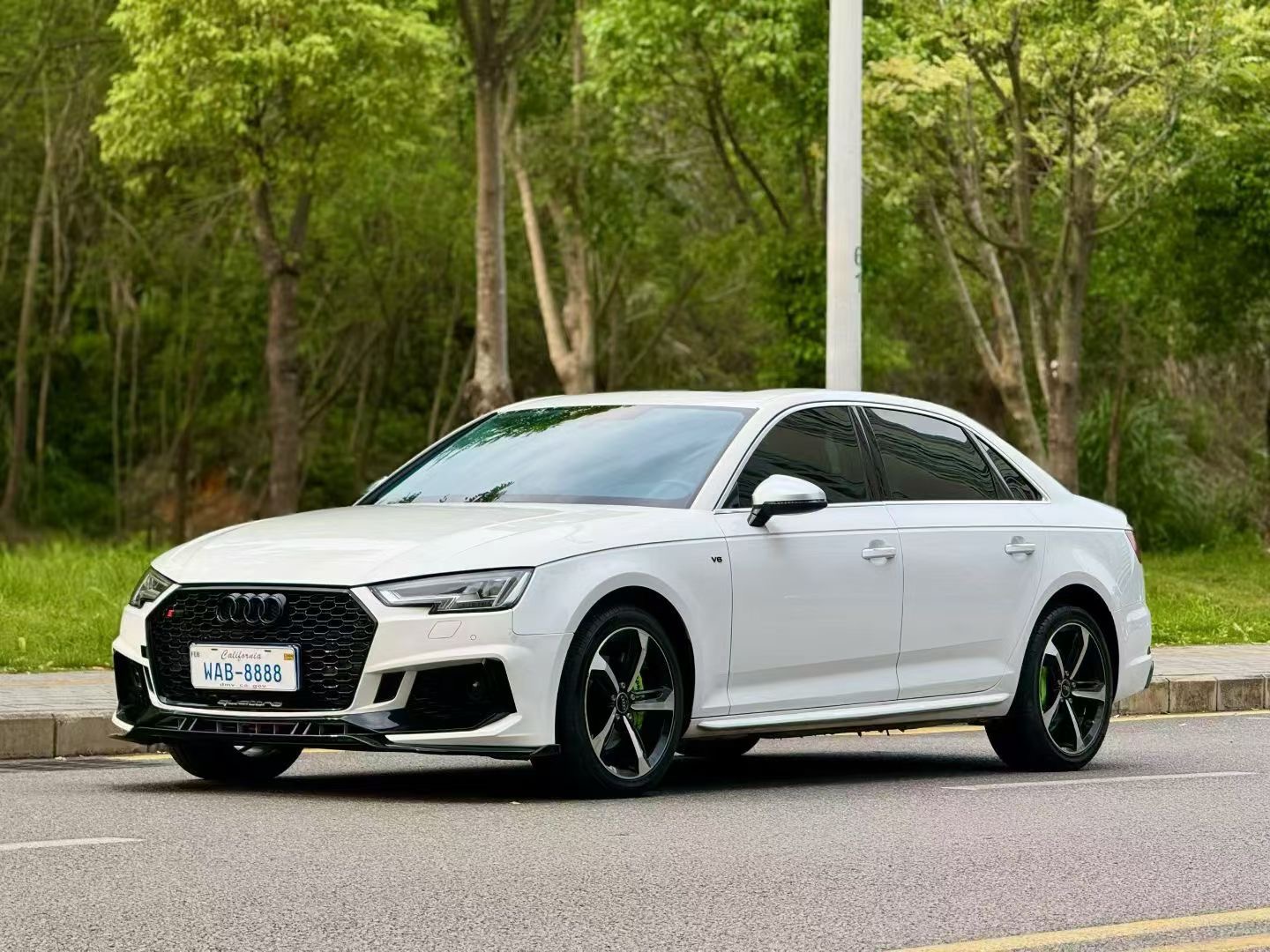奥迪A4L 2018款 30周年年型 40 TFSI 时尚型