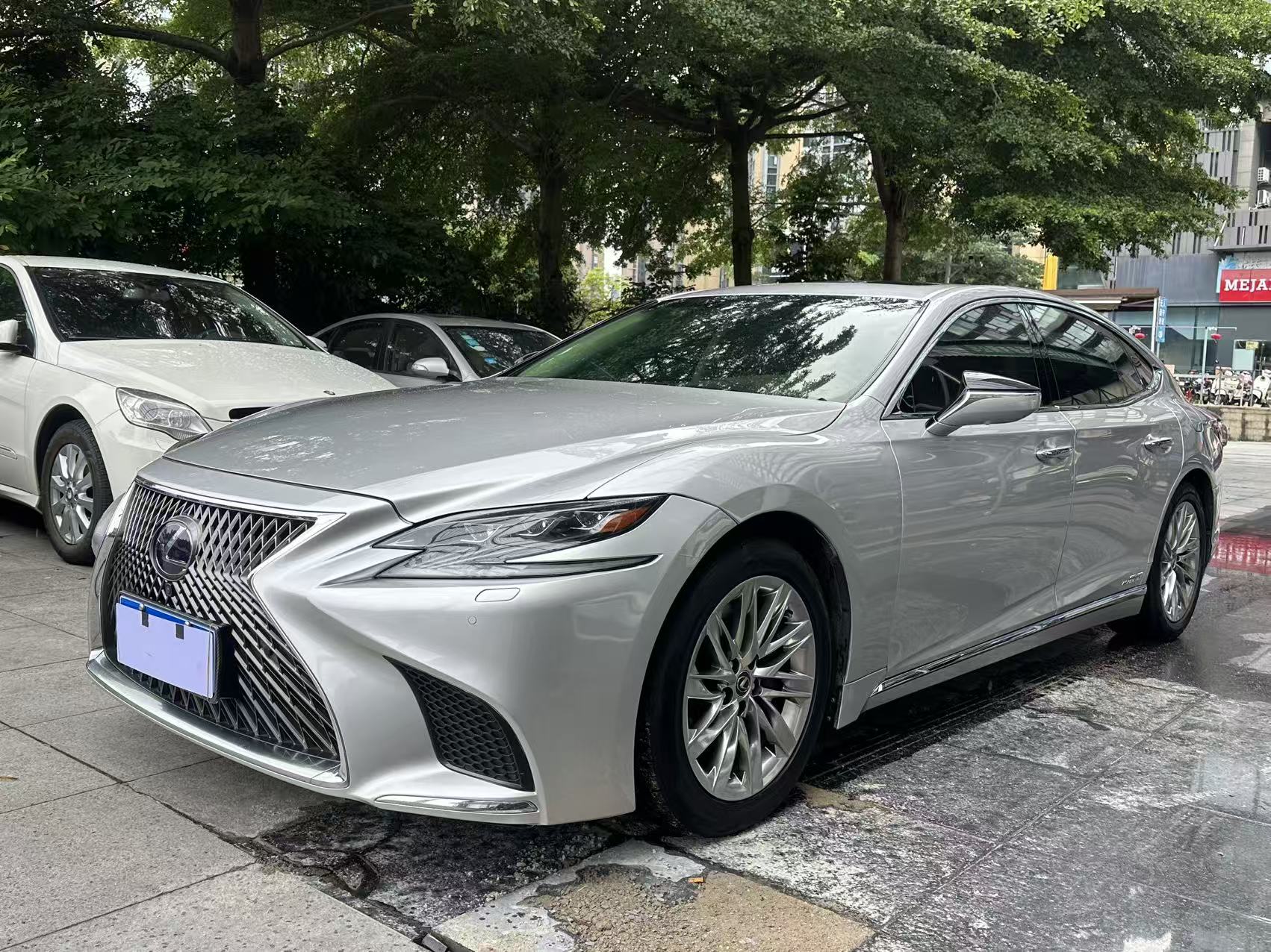 雷克萨斯LS 2018款 500h 卓越版 国V