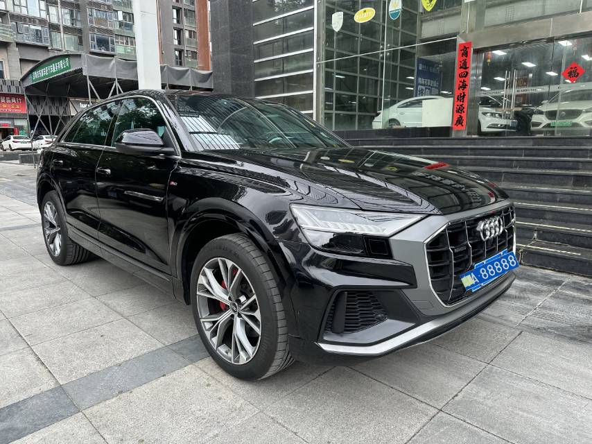 奥迪Q8 2021款 55 TFSI 臻选动感型