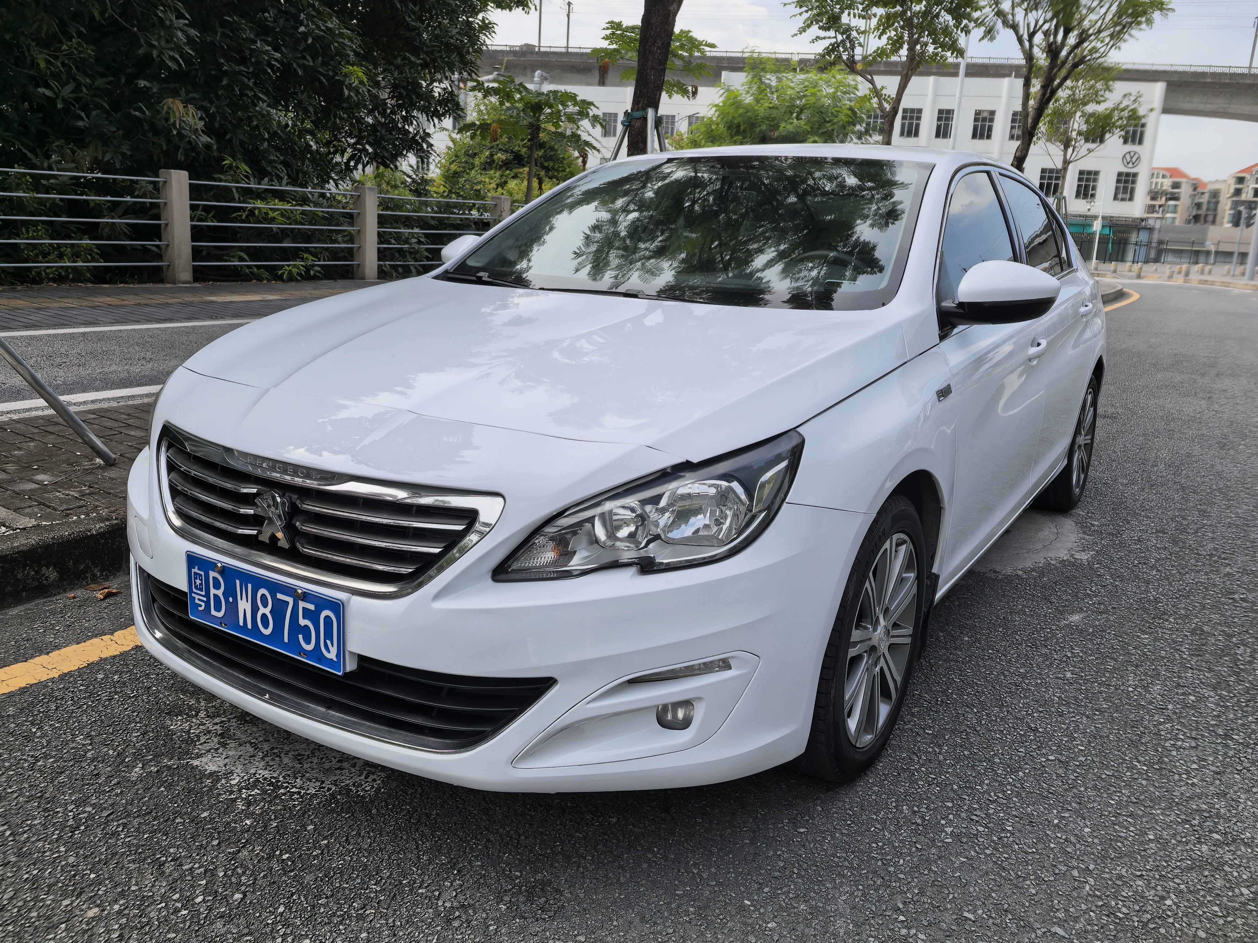 标致408 2016款 1.6T 自动豪华版