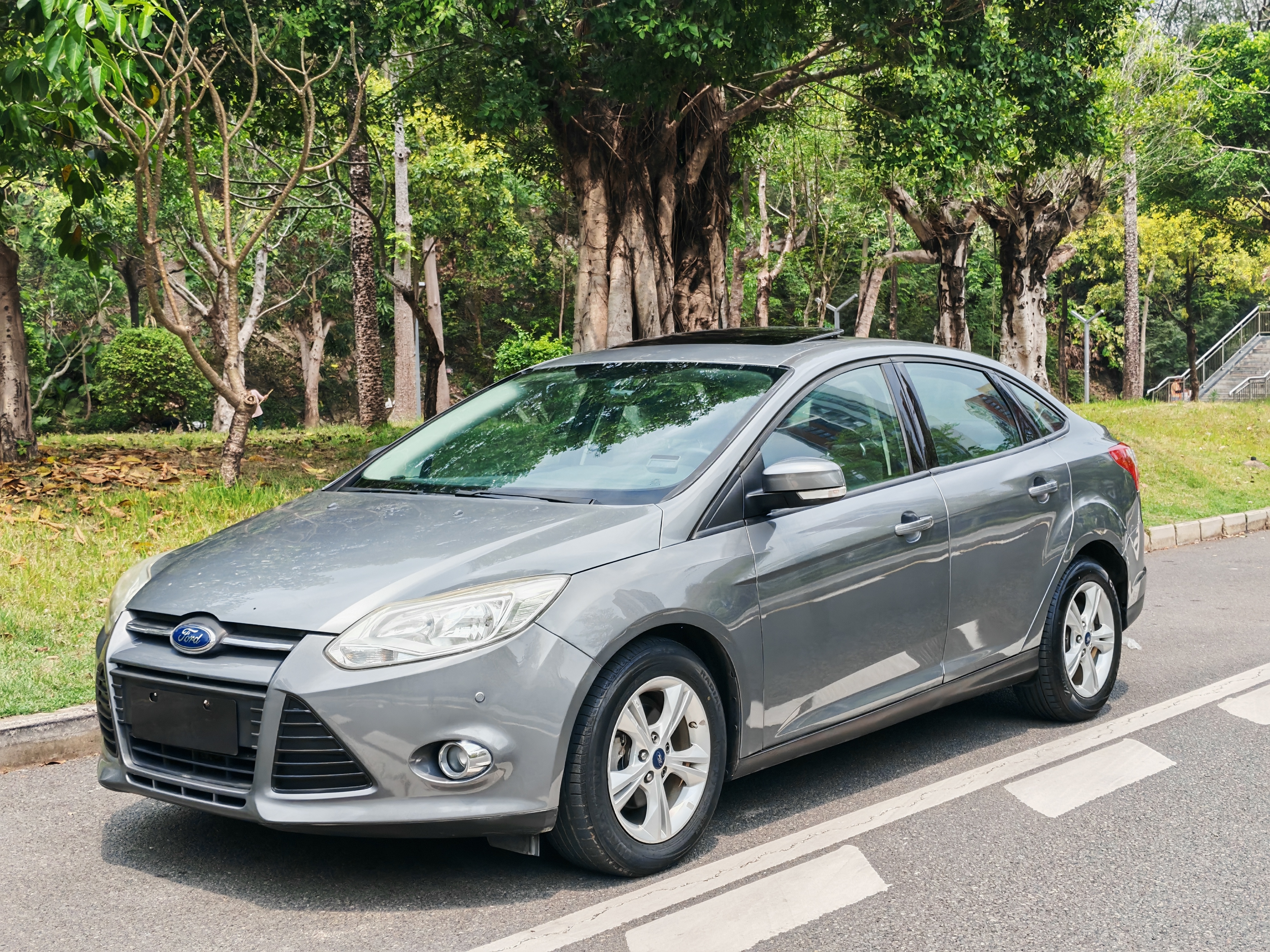 福特 福克斯 2012款 三厢 1.6L 自动风尚型