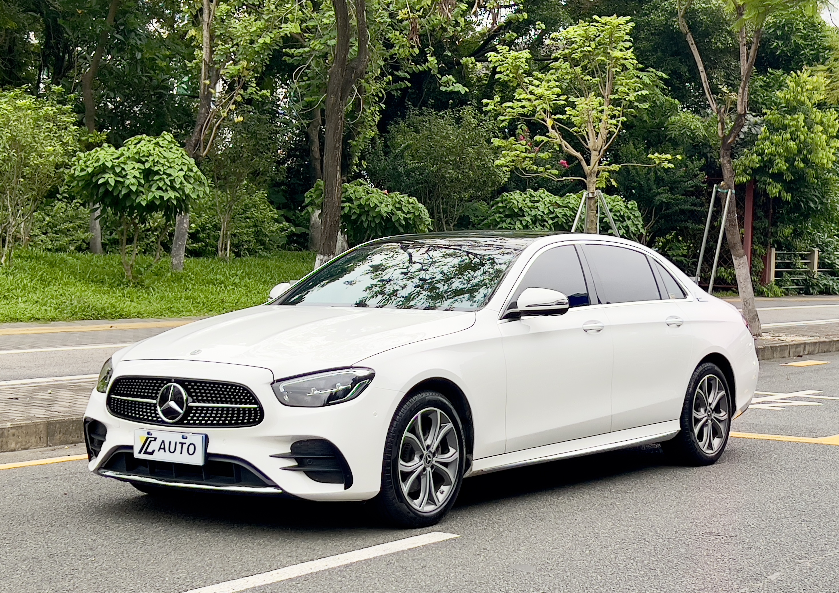奔驰E级 2022款 改款 E 300 L 运动豪华型