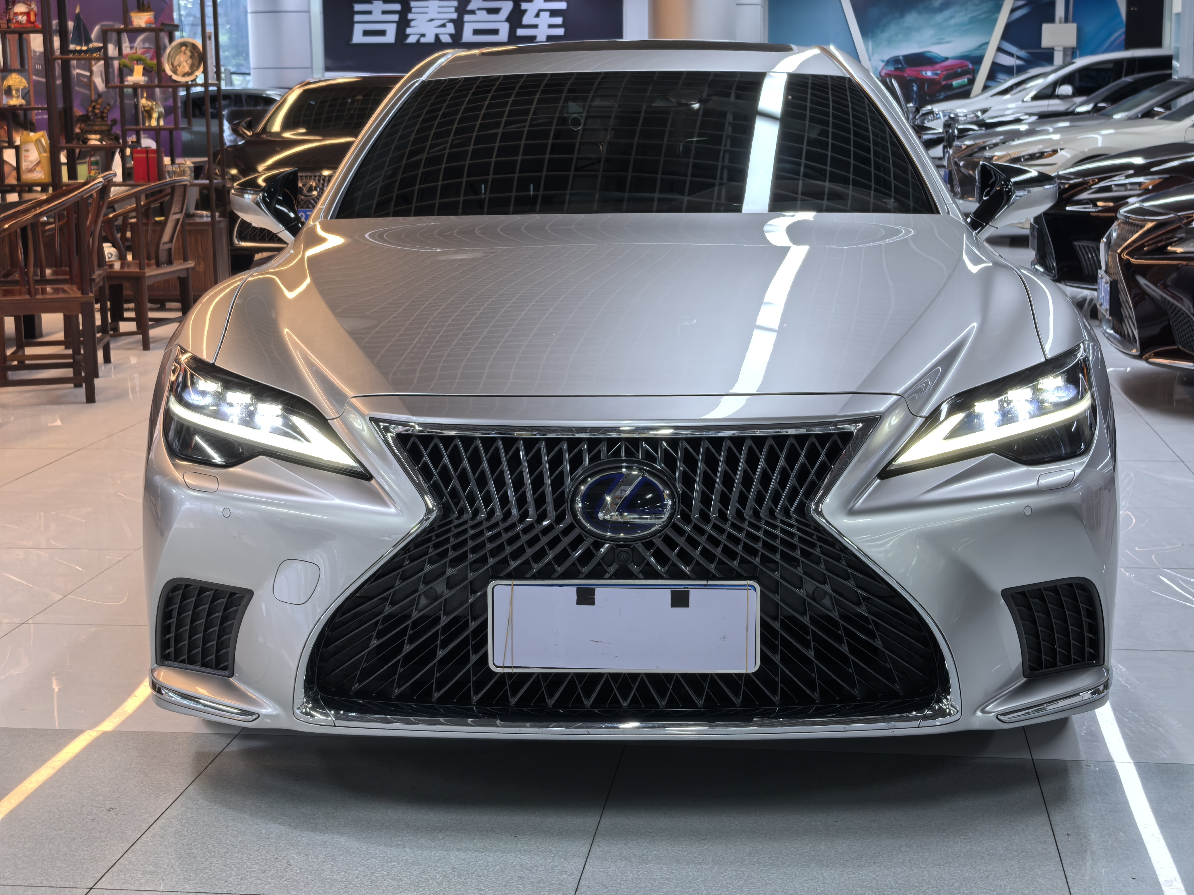 雷克萨斯LS 2021款 500h 行政版