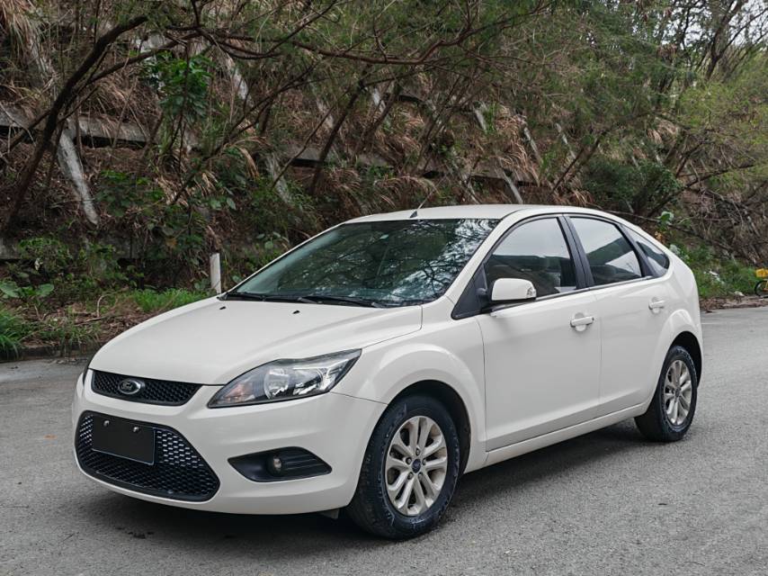福特 福克斯 2013款 两厢经典 1.8L 自动基本型
