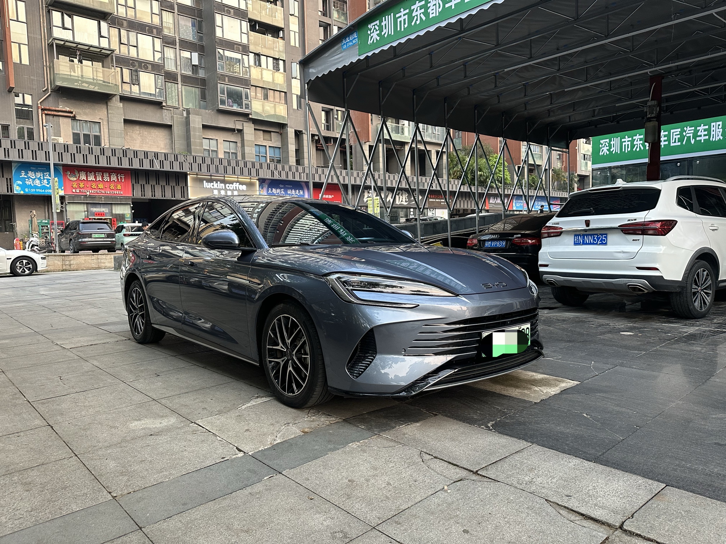 比亚迪 海豹 2024款 荣耀版 DM-i 1.5L 121km 尊贵型