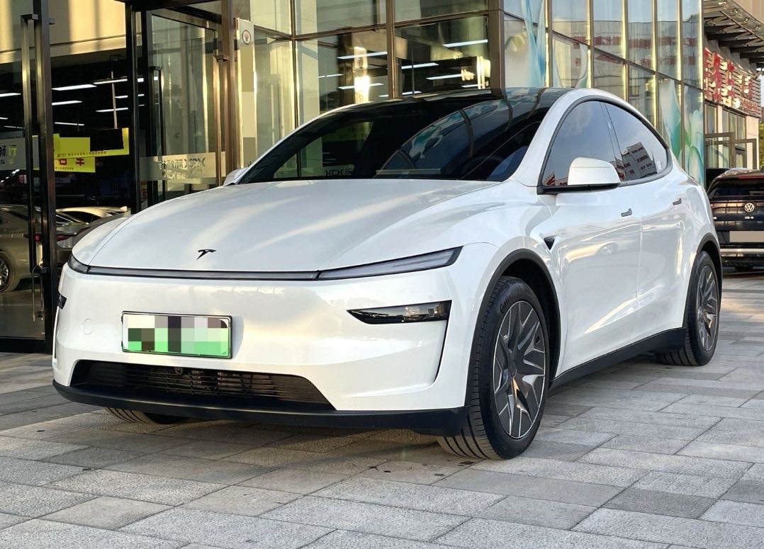 特斯拉 Model Y L 2025款 长续航全轮驱动版