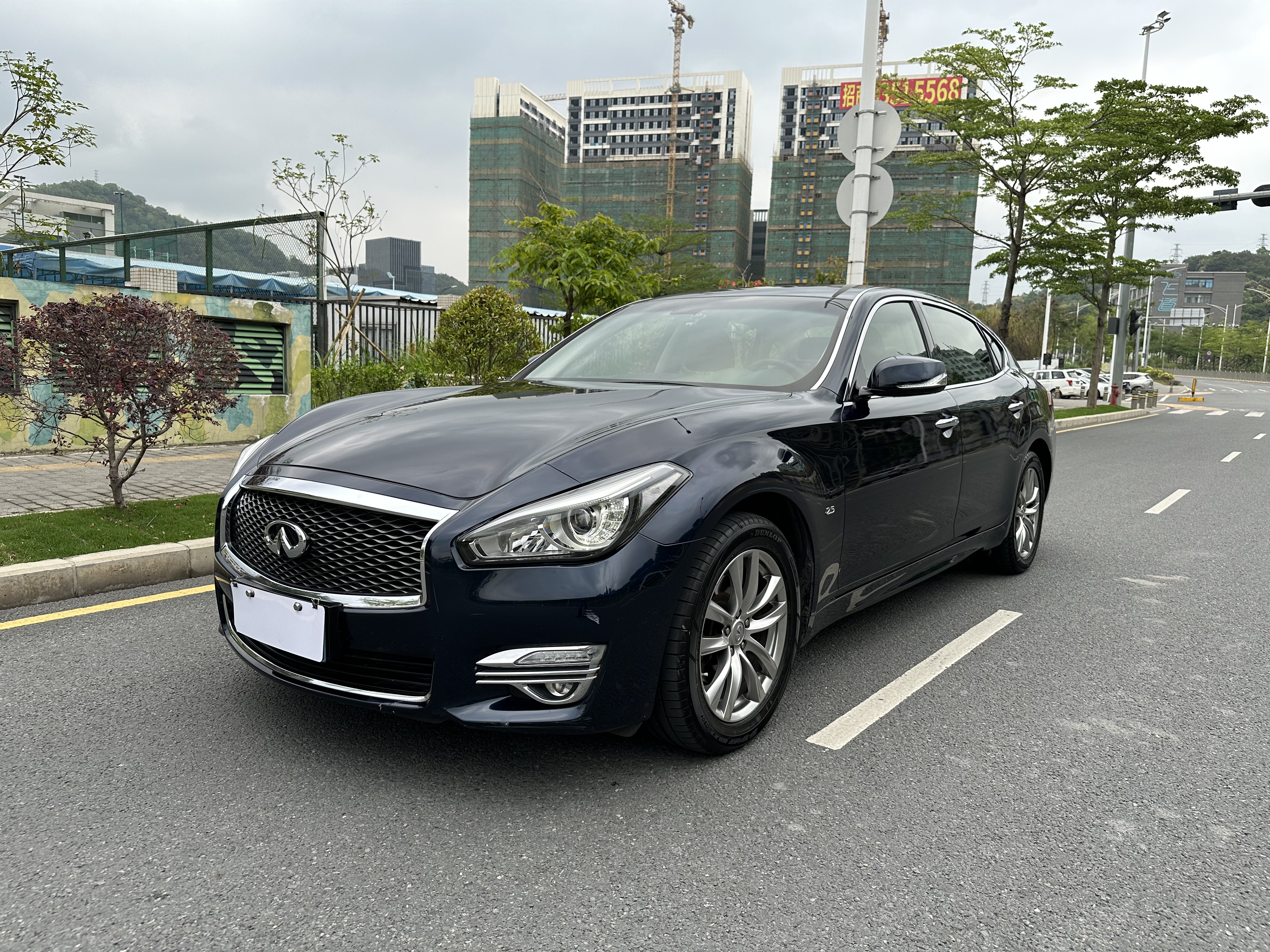 英菲尼迪Q70 2015款 Q70L 2.5L 精英版