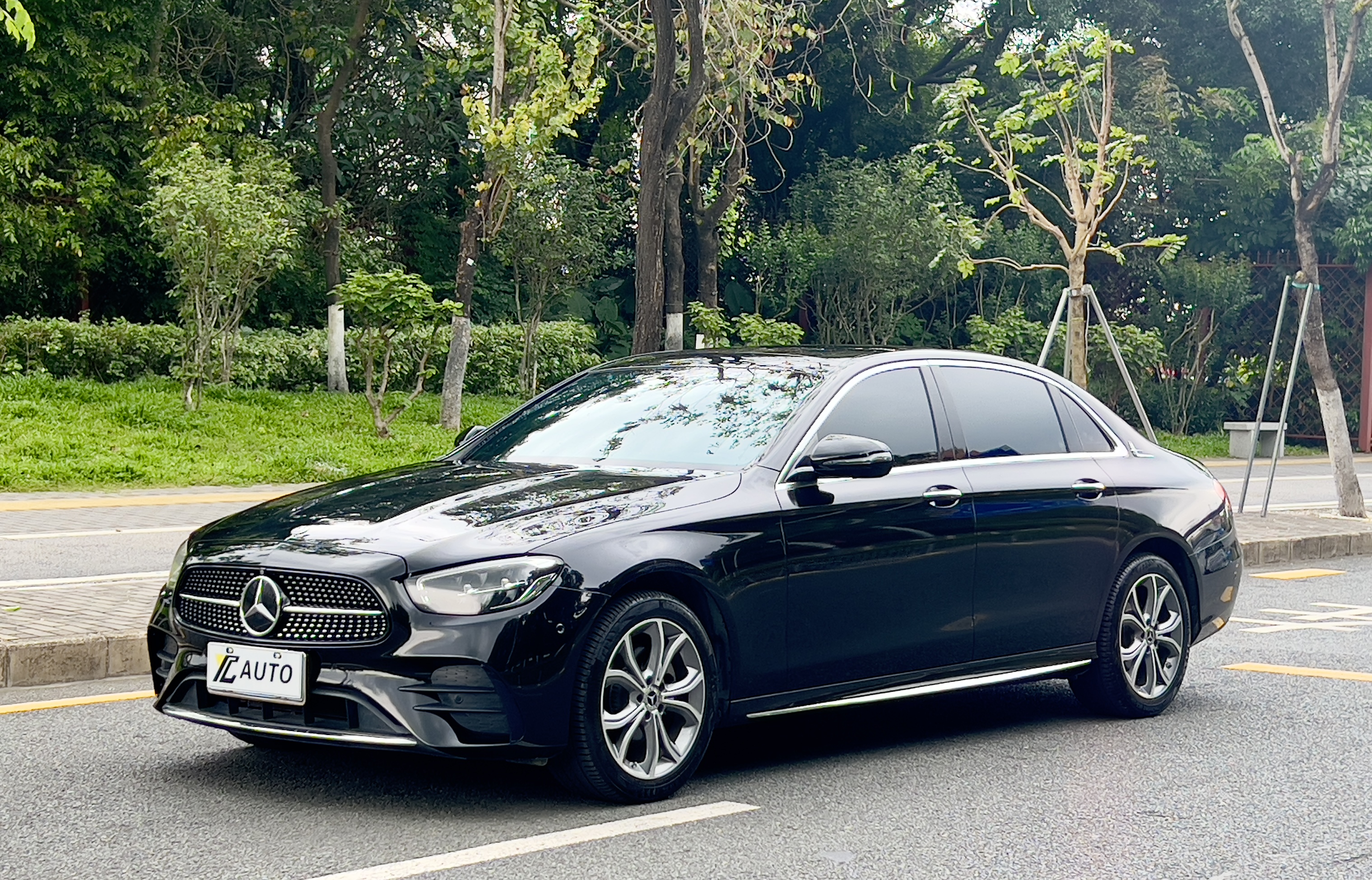 奔驰E级 2022款 改款二 E 300 L 运动豪华型